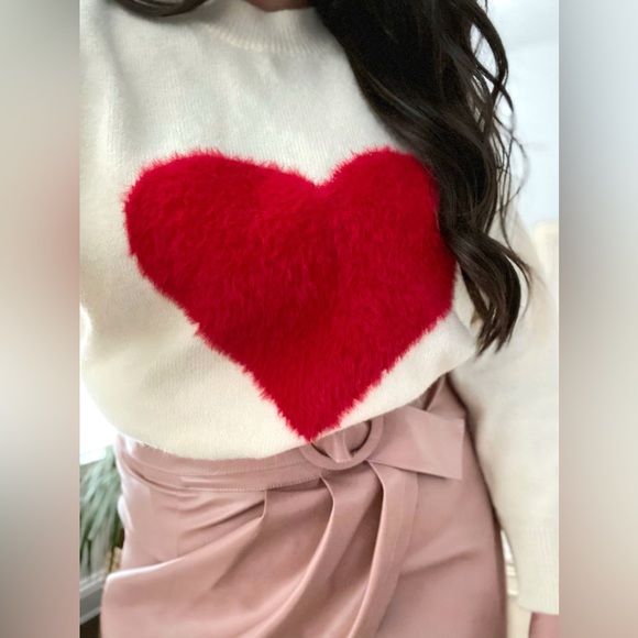 Main Strip Fuzzy Red Heart Long Sleeve Cream Sweater S - Picture 2 of 3